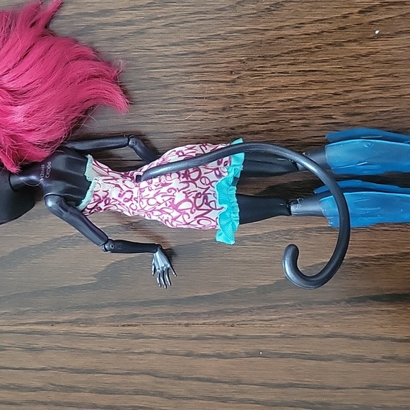 Monster High Catty Noir Doll and clothes - Picture 5 of 9
